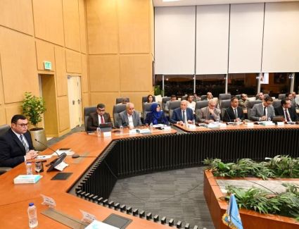 وزير الإسكان يعقد اجتماعا لمتابعة المشروعات السكنية بعددٍ من المدن والمحافظات