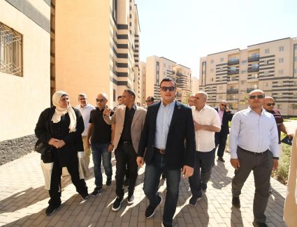 وزير الإسكان يتفقد وحدات المبادرة الرئاسية "سكن لكل المصريين" بالعاشر من رمضان