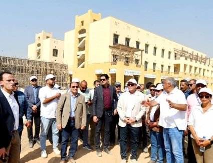 وزير الإسكان يتفقد مكونات مشروع حدائق "تلال الفسطاط"
