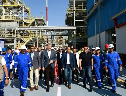 رئيس الوزراء يفتتح مشروع استرجاع الغازات بشركة "النصر للبترول"