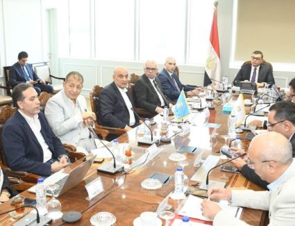 وزير الإسكان يلتقى مسئولى شركة HDP ضمن سلسلة اجتماعات متابعة موقف مبيعات وتسويق المشروعات بالمدن الجديدة