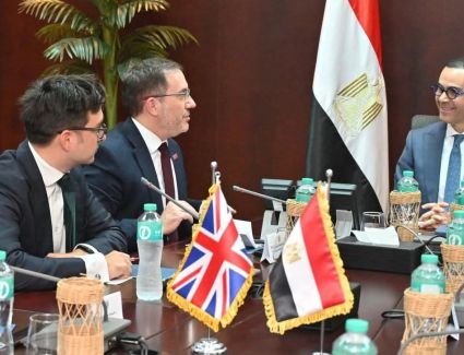 وزير الاستثمار يبحث مع السفير البريطاني بالقاهرة سبل دعم الشراكة الاقتصادية