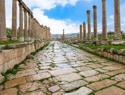 توقعات إيجابية بعودة الانتعاش السياحي إلى الأردن مطلع شتاء هذا العام