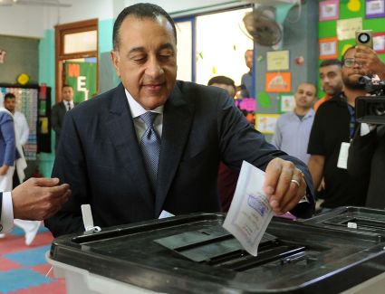 رئيس الوزراء يُدلي بصوته في انتخابات مجلس النواب 2025