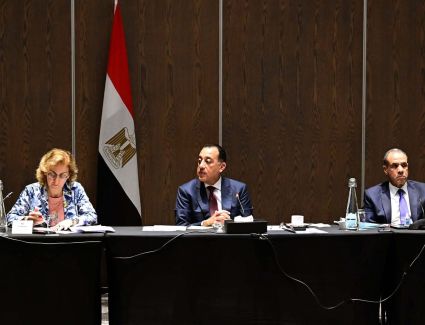 رئيس الوزراء يعقد اجتماعا مع 40 من ممثلي كبريات الشركات والمؤسسات الفكرية والبحثية في جنوب أفريقيا