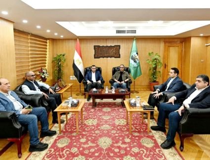 وزير الإسكان ومحافظ الفيوم يتابعان الموقف التنفيذي لمشروعات "حياة كريمة" ومنظومة مياه الشرب والصرف الصحي بالمحافظة