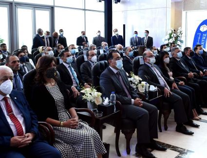 رئيس الوزراء و٥ وزراء يفتتحون جلسة تداول البورصة المصرية اليوم