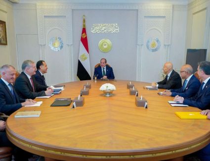 الرئيس السيسي يلتقي الرئيس التنفيذي لشركة إيني الإيطالية 