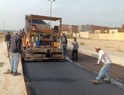  وزير الإسكان يتابع أعمال تطوير الطرق والمرافق بالمناطق الصناعية بعددٍ من المدن الجديدة