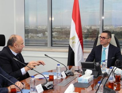 وزير الاستثمار يلتقي  شركة إل جي - مصر لاستعراض خططها التوسعية 