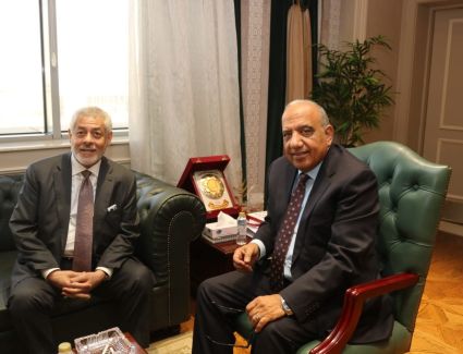 وزير الكهرباء يبحث مع شركة "AMEA POWER" الإماراتية زيادة التعاون في مجالات الطاقة المتجددة