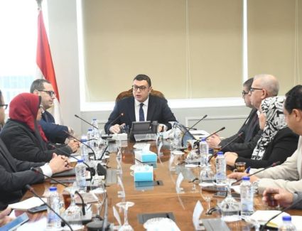 وزير الإسكان يتابع سير العمل بقطاع التخطيط والمشروعات بهيئة المجتمعات العمرانية