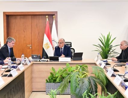وزير الري وممثلي بنك الاستثمار الأوروبي يبحثان تنفيذ مشروعات منظومة الري الحديث