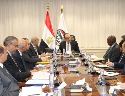 وزير قطاع الأعمال العام يستقبل وفدًا رفيع المستوى من مجموعة البنك الدولي لبحث تعزيز التعاون 