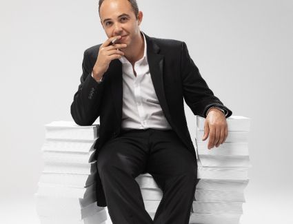 بعد نجاحها فى مجموعة من البلدان.. شريف الحطيبي يطرح The Merchant في معرض الكتاب 