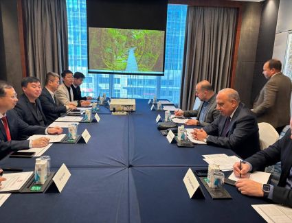 وزير الكهرباء يبحث مع مجموعة شركات صاني الصينية التعاون في مجالات الطاقة المتجددة وتصنيع مهمات طاقة الرياح والطاقة الشمسية