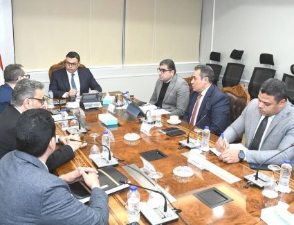 وزير الإسكان يعقد اجتماعًا لمتابعة ملفات عمل الهيئة العامة للتنمية السياحية