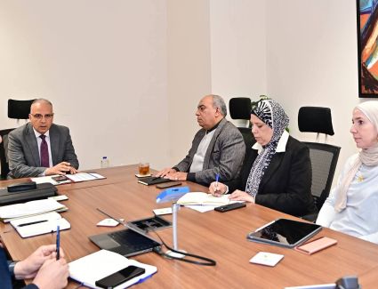 وزير الري يستعرض مقترحات تطوير &laquo;مركز التنبؤ بالفيضان في أعالى النيل بقطاع مياه النيل&raquo;