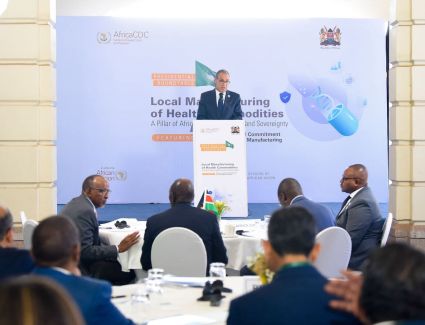 وزير الخارجية يشارك في مائدة مستديرة حول التصنيع المحلي للسلع الصحية كركيزة للأمن والسيادة الصحية في أفريقيا