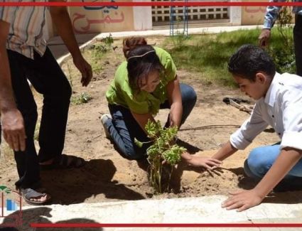 جهاز "أسيوط الجديدة" يطلق المرحلة الثانية من مبادرة "بأيدينا نخضرها" لتجميل المدارس ..ويكرِّم الطلاب المتفوقين