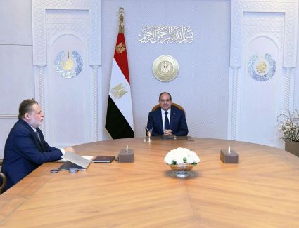 الرئيس السيسي يعقد اجتماعا مع محافظ البنك المركزي المصري 