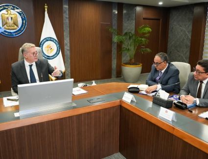 ميناء الحمراء البترولي يبدأ نشاط تخزين وتداول البترول الخام لحساب الغير