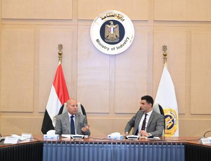 وزير الصناعة يبحث مع محافظ القاهرة ورئيس اتحاد الصناعات خطة تطوير شاملة لمنطقة شق الثعبان وتعزيز صناعة الرخام والجرانيت