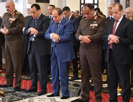 الرئيس السيسي يؤدي صلاة الجمعة بمسجد المشير طنطاوي