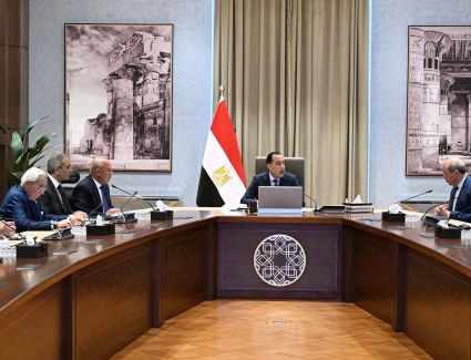 رئيس الوزراء يتابع الموقف التنفيذي لتشغيل وتطوير مطار العلمين الدولي