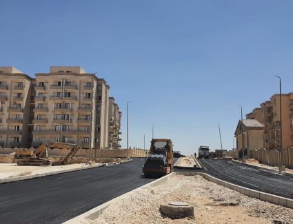 الإسكان: تكثيف أعمال الطرق للمشروعات السكنية والخدمية بمدينتي أكتوبر والمنيا الجديدتين