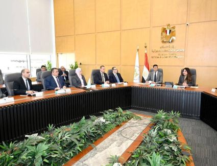 وزيرا الإسكان والصناعة يبحثان سبل التعاون المشترك في ملف تطوير المناطق الصناعية بما يدعم الصناعة والمصنعين