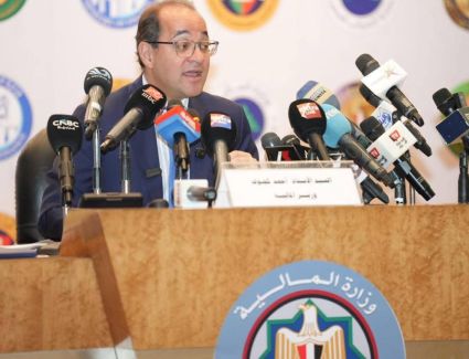 المالية: زيادة أجور العاملين بالدولة.. &laquo;معمول حسابها في الموازنة الجديدة&raquo;.. وستصرف مع مرتبات يوليو المقبل