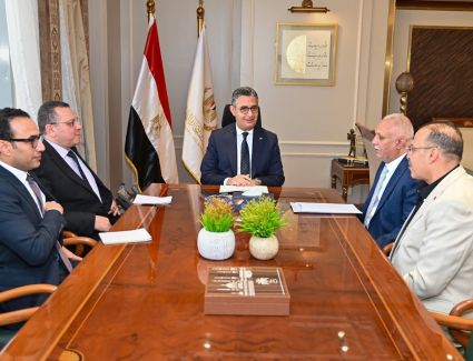 وزير التموين والتجارة الداخلية يعقد اجتماعًا موسعًا مع ممثلي البدالين التموينيين وشعبة المواد الغذائية لبحث التحديات وتعزيز كفاءة منظومة التوزيع