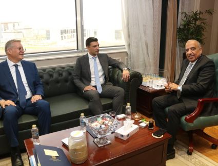 وزراء "الكهرباء" و"البترول" و"الصناعة" يبحثون ملفات العمل المشتركة وضمان الاستدامة وأمن الطاقة وتأمين الاستمرارية وتحقيق الكفاءة في القطاعات الصناعية