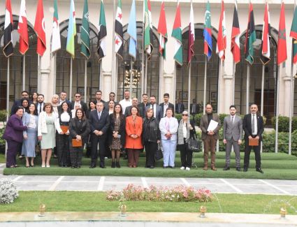 جامعة الدول العربية تكرّم نيفين عبد الخالق تقديرًا لدورها في تحكيم مبادرات البيئة والطاقة المتجددة بـ&laquo;وسام الخير 2026&raquo;