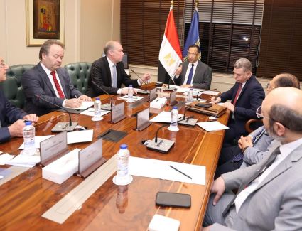 وزير الاتصالات وتكنولوجيا المعلومات يبحث مع مسئولي شركة HMD خطط التوسع في تصنيع وتصدير هواتف "نوكيا" 