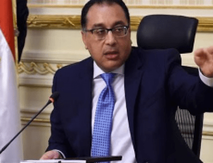 مدبولي يستعرض الموقف التنفيذي لمشروعات البنية التحتية لشبكات الاتصالات بالعاصمة الإدارية