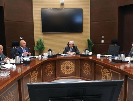 نائب رئيس الوزراء للشئون الاقتصادية يستعرض مع وزير النقل موقف مشروع شبكة القطار الكهربائي السريع