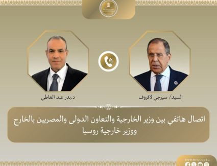 وزير الخارجية يبحث مع نظيره الروسي تعزيز العلاقات الثنائية والتطورات الإقليمية
