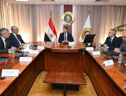 &nbsp;وزير الصناعة يبحث مع غرفة صناعة الأدوية ومستحضرات التجميل والمستلزمات الطبية تحديات واحتياجات الغرفة للنهوض بالقطاع وصادراته خلال المرحلة المقبلة