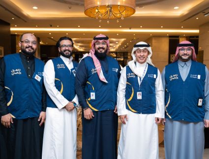 بعد فوزها بخدمتهم بالأراضي المقدسة&nbsp; "الراجحي" تستقبل أولى رحلات الحج السياحى البرى في مكة بالورود والهدايا ومياه زمزم