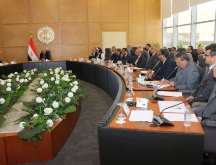محمود عصمت يجتمع برؤساء شركات إنتاج، ونقل، وتوزيع الكهرباء، ويوجه برفع درجة الاستعداد لمجابهة ارتفاع الأحمال وزيادة الاستهلاك لتأمين الشبكة الموحدة وضمان استقرار التغذية الكهربائية خلال فصل الصيف