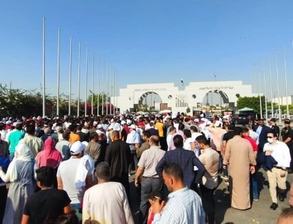  أعلام مصر ترفرف أمام الاستاد الآلاف يشاركون في مؤتمر حياة كريمة