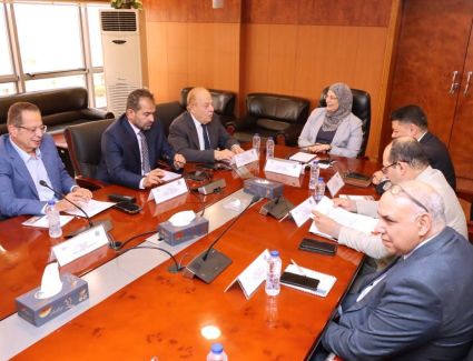 هيئة التنمية الصناعية تبحث سبل تعزيز الاستثمار الصناعي مع جمعية مستثمري العاشر من رمضان