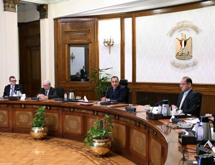 رئيس الوزراء يناقش خطة تطوير الهيئة الوطنية للإعلام وآليات تسوية مديونياتها