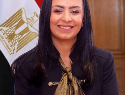 وزيرة التضامن الاجتماعي تتابع أداء حجاج الجمعيات الأهلية مناسك الحج على صعيد عرفات