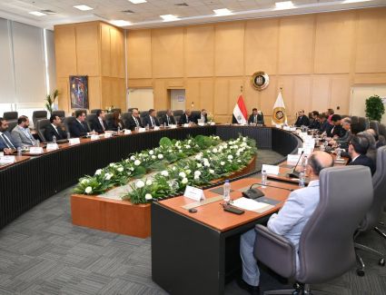 وزير الصناعة يضع خارطة طريق لقطاع الأسمنت.. 19 شركة و75.5 مليون طن طاقة إنتاجية