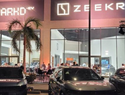 ZEEKR تفتتح أول صالة عرض للسيارات الكهربائية في شرق القاهرة