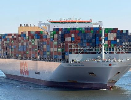 قناة السويس تستقبل سفينة OOCL PORTUGAL لأول مرة.. ارتفاع حمولات سفن الحاويات 54.2%