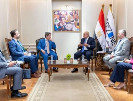 فرص استثمارية جديدة.. اقتصادية قناة السويس تبحث التعاون مع الشركات الأمريكية